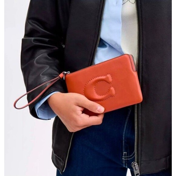 New Coach CR392 Large Corner zip wristlet Dark Orange - Picture 2 of 4